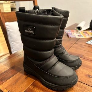 Toddler size 11 Magellan snow boots